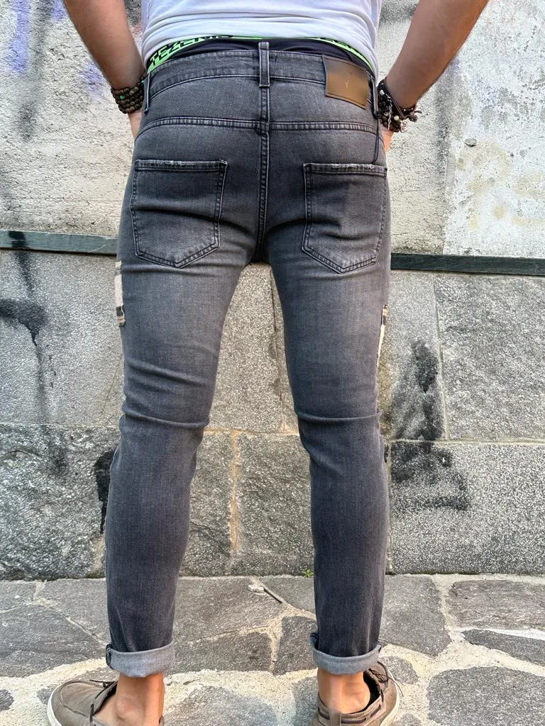 Jeans V2 con leggere rotture, schizzato e toppe in fantasia scozzese su base Nera
